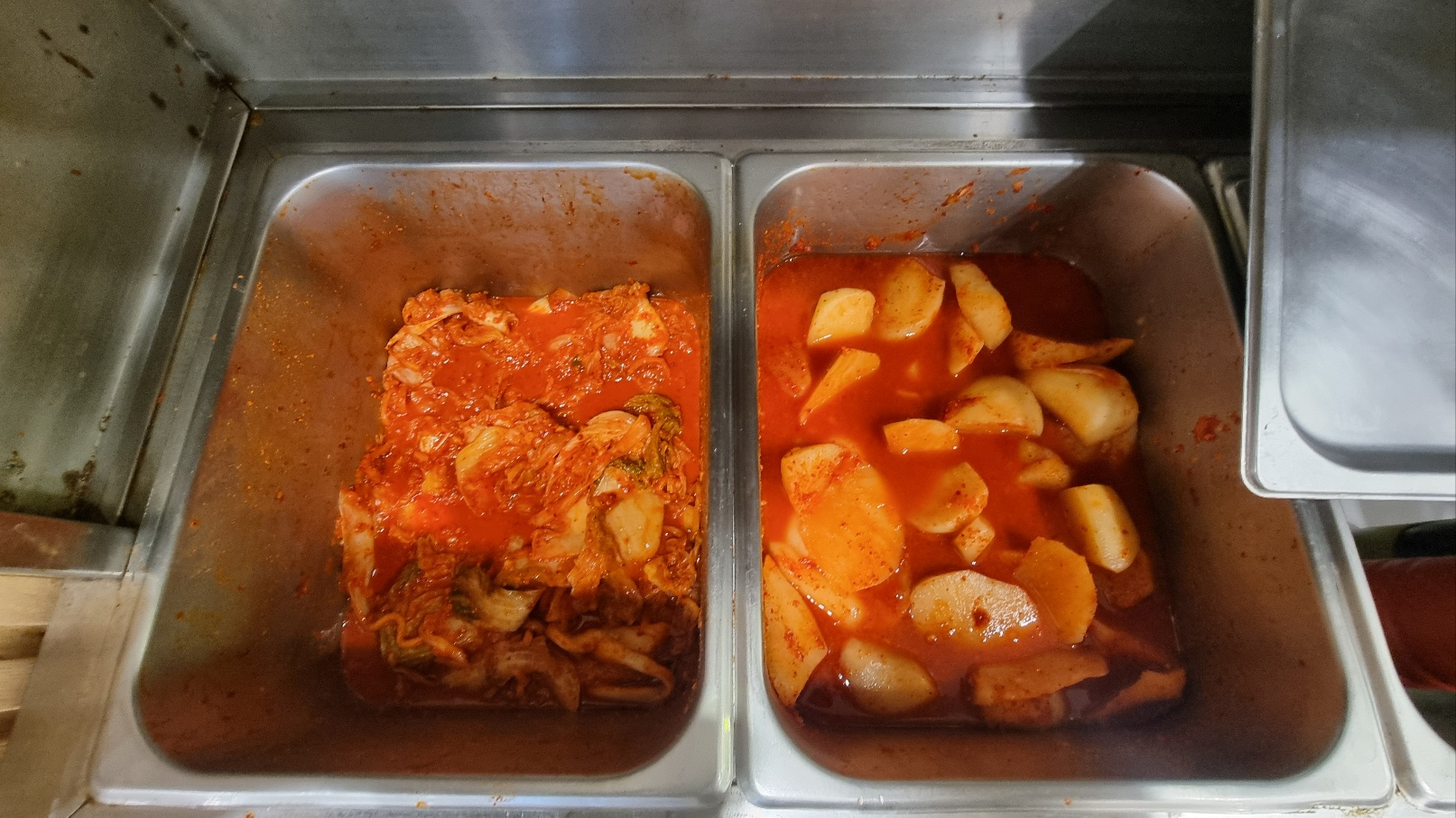 해운대31cm해물칼국수-김치-섞박지-무한리필