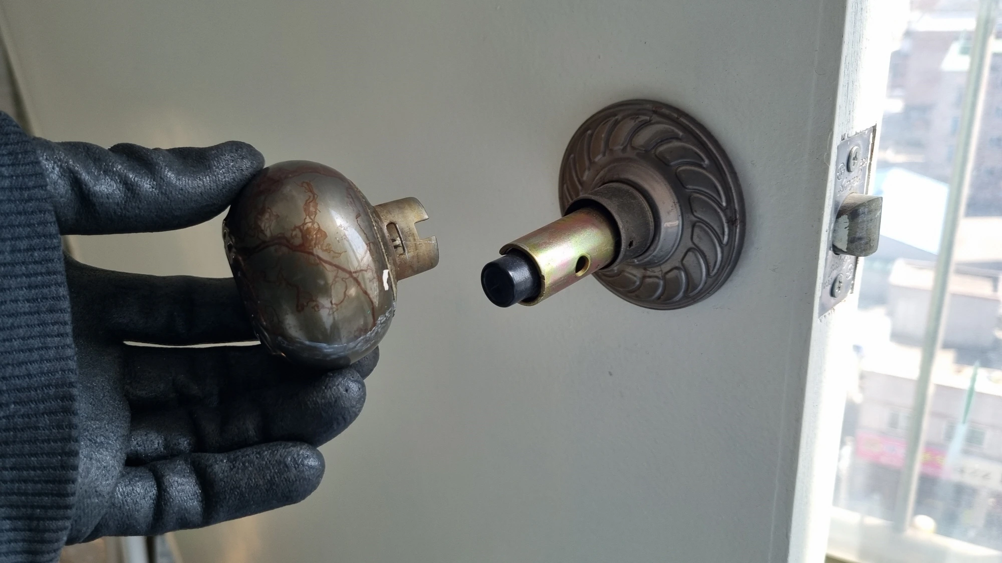 구형 방문 손잡이 뺀 모습
