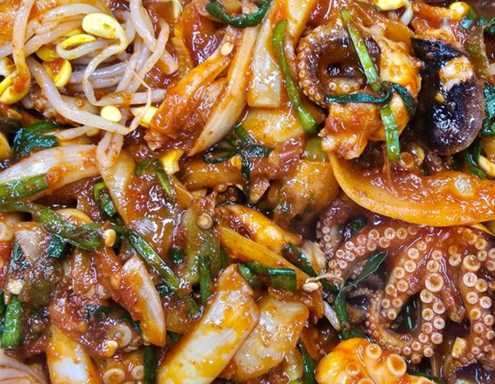 맛있게 볶아낸 오늘N 할매식당 쭈꾸미볶음