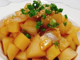 달콤짭짤한 황금비율로 요리한 감자조림 완성 모습