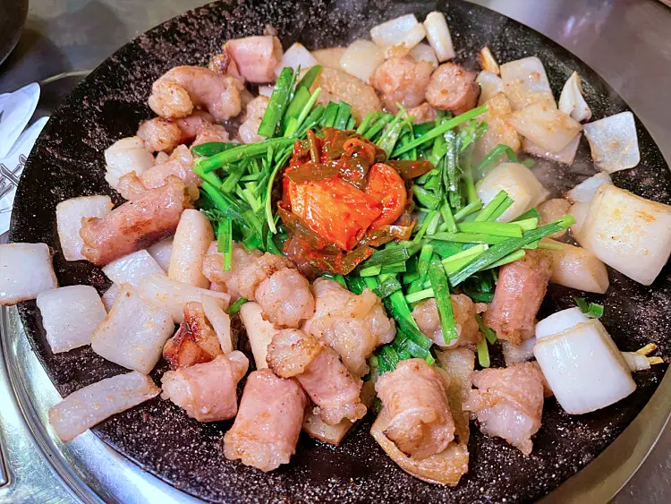 줄서는식당 공덕동 공덕역 맛집 대파김치와 함께 먹는 고소한 곱 가득 곱창과 부드러운 막창 모듬곱창 한우 소곱창 맛있는 곳 소개