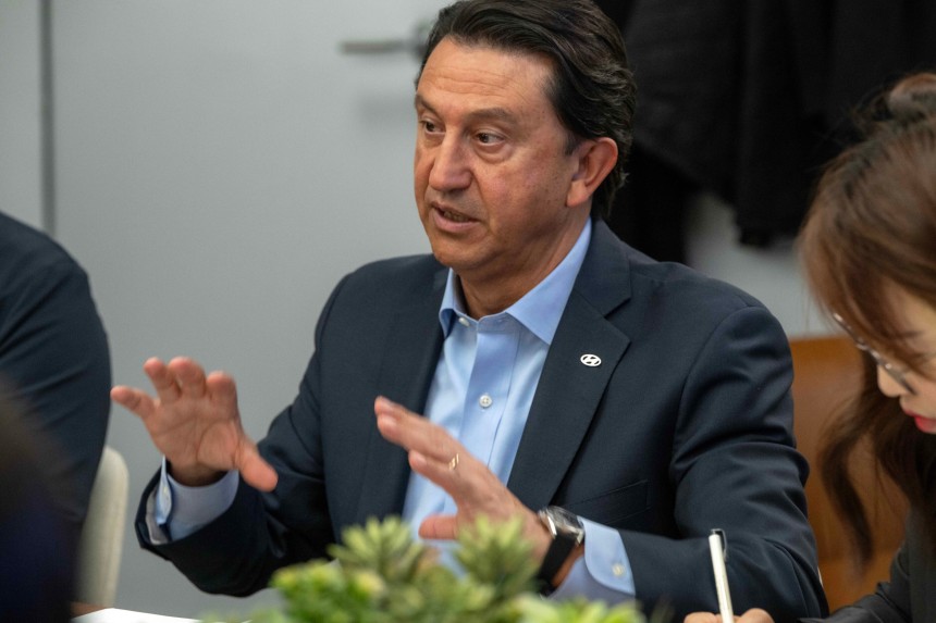 호세 무뇨스 현대차 대표이사 사장은 지난달 트럼프 행정부의 관세 부과 방침에도 &quot;6월 2일까지 가격을 올리지 않을 것&quot;이라고 말했다.