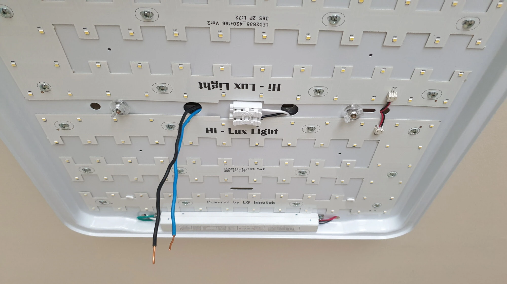 LED 전등 전원 잭 위치