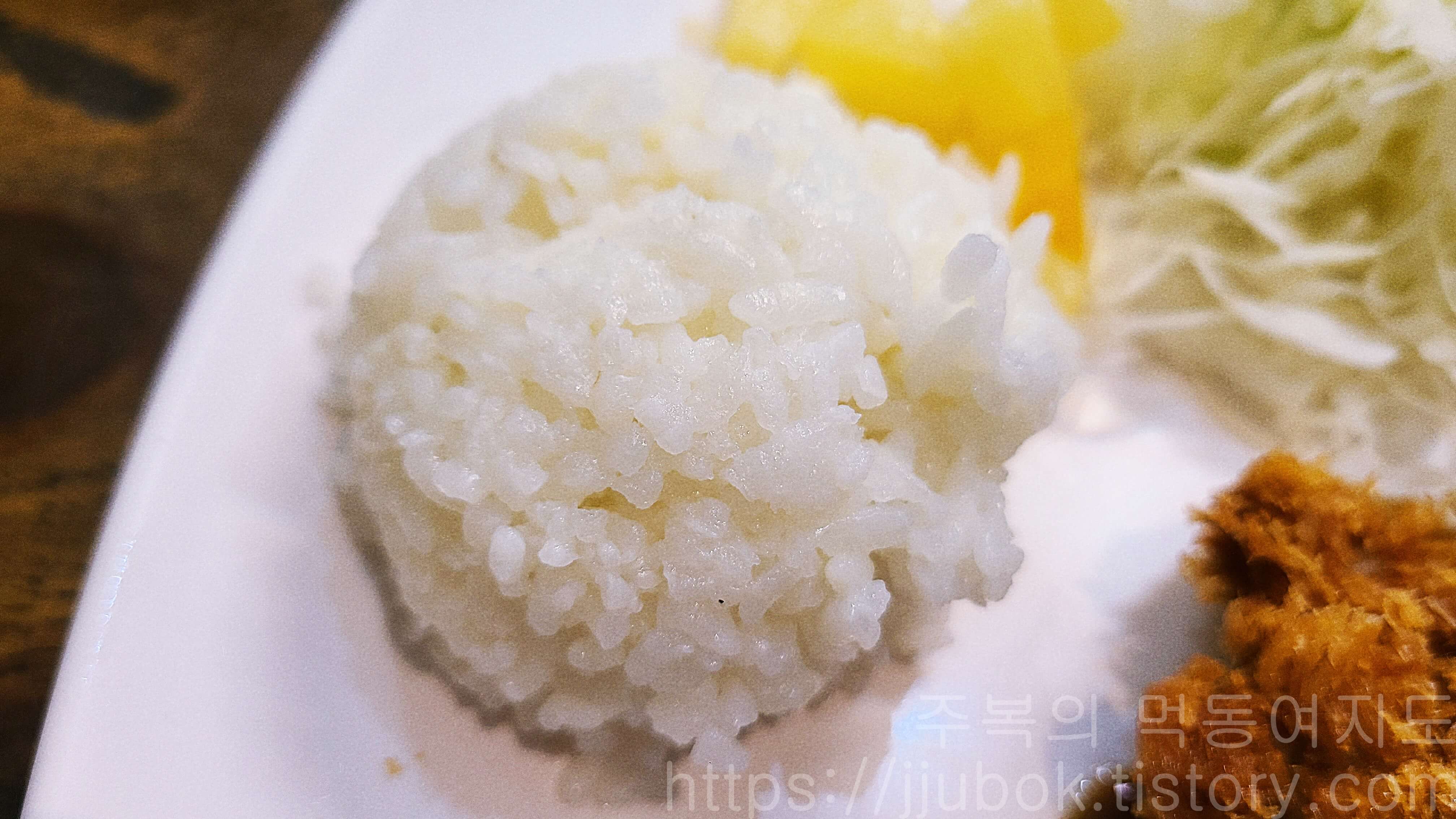 망원동즉석우동-돈가스-밑반찬-공기밥