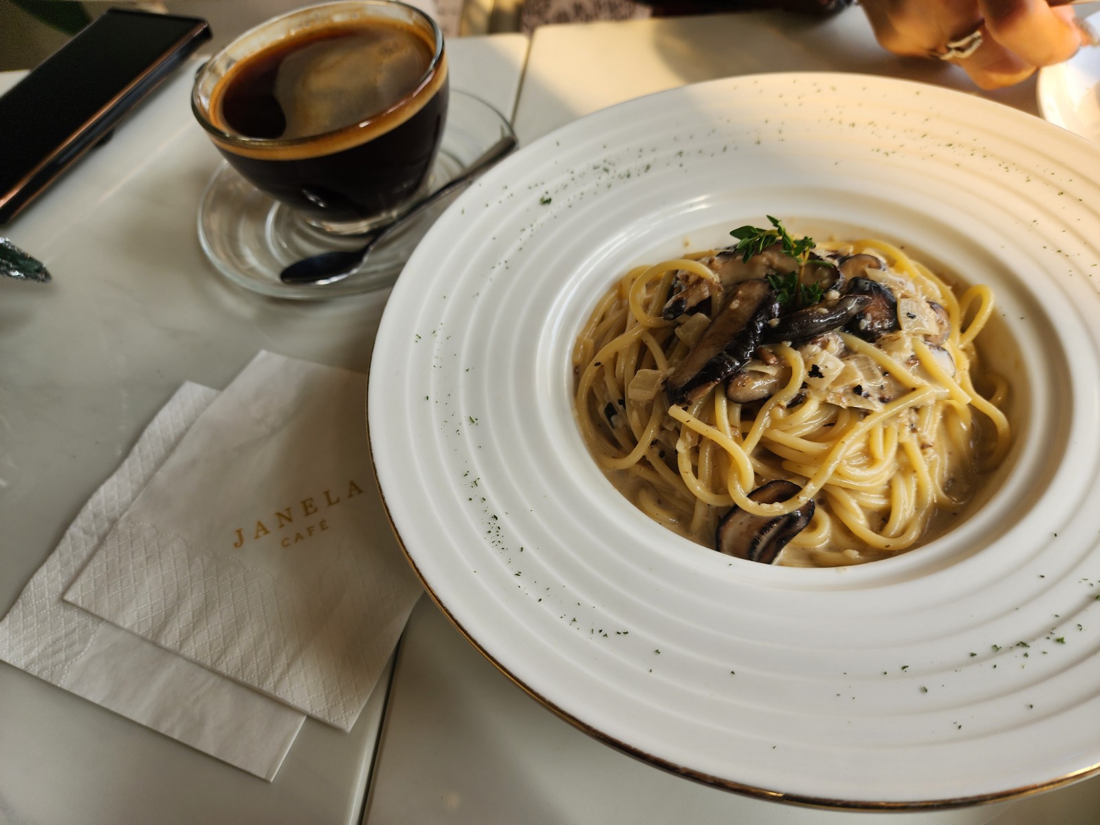 Truffle sauce mushroom spaghetti