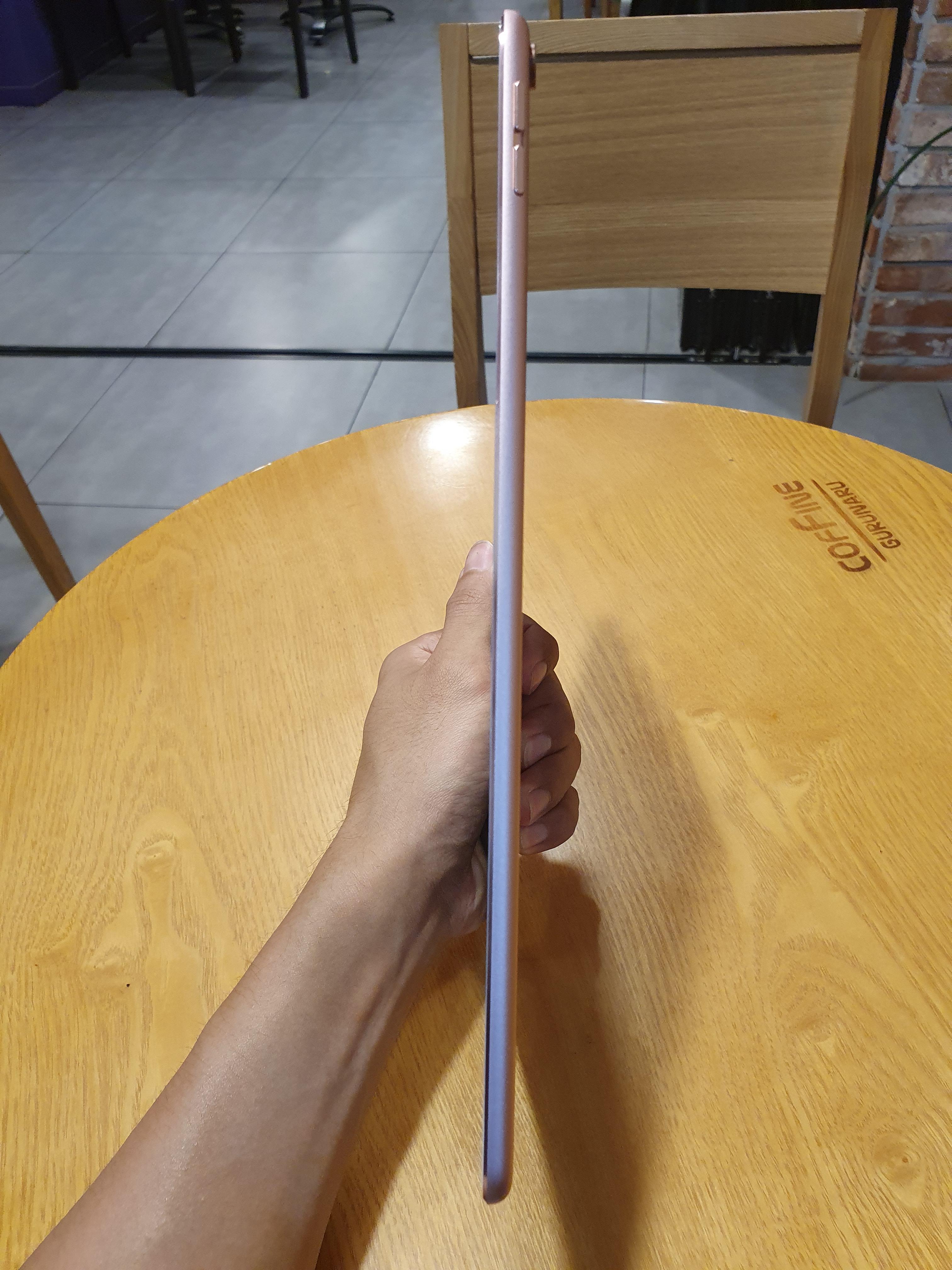 아이패드 프로 2세대 측면