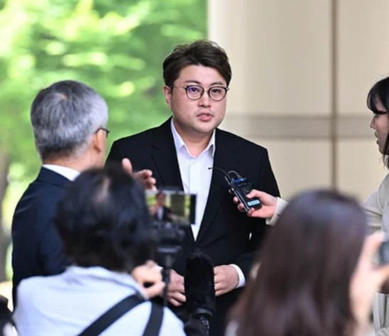 가수 김호중 목발짚고 등장 충격적인 검찰 구형