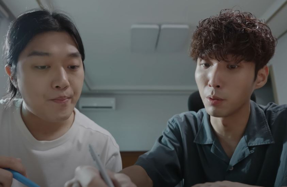 스케치 코미디를 주제로 많은 인기를 끌며 185만의 구독자를 보유 중인 유튜브 채널 '너덜트'의 배우 모집 공고에서 '문해력 논란'이 터졌다. 사진은 너덜트의 스케치 코미디 영상. [사진=유튜브 '너덜트']