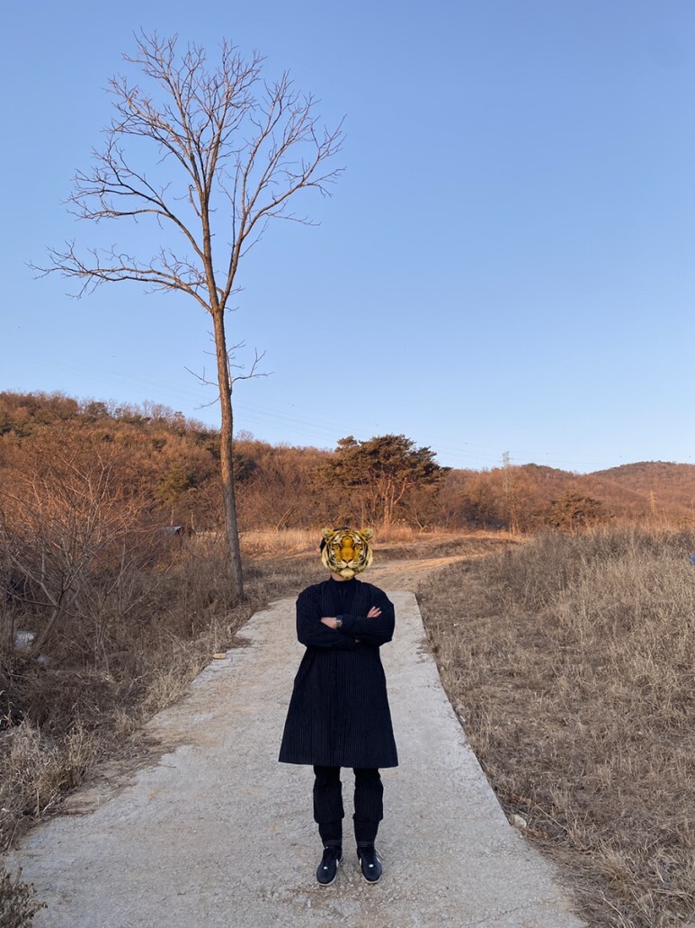 데일리룩[오뭘입]서울빔 두루마기코트 두루마기패션 한복정장 한복수트 배정남한복패션 한복패션 두루마기정장 두루마기수트 한복간지 배정남패션 한복코디 한복스타일 나이키코르테즈 OOTD