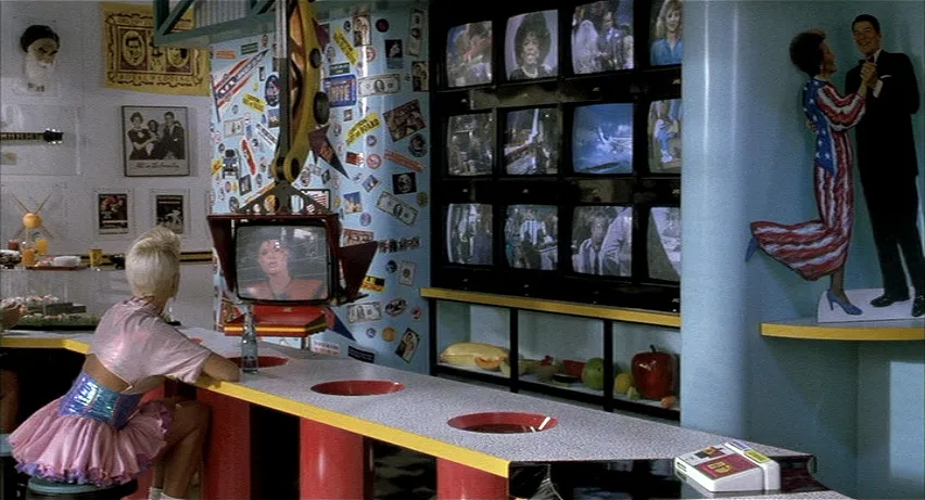 영화 '백투 더 퓨쳐2'에서 나온 '카페80년대'(Cafe 80's)