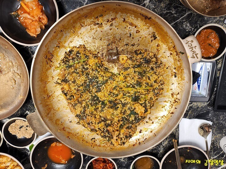 볶음밥을 하트모양으로 만듬