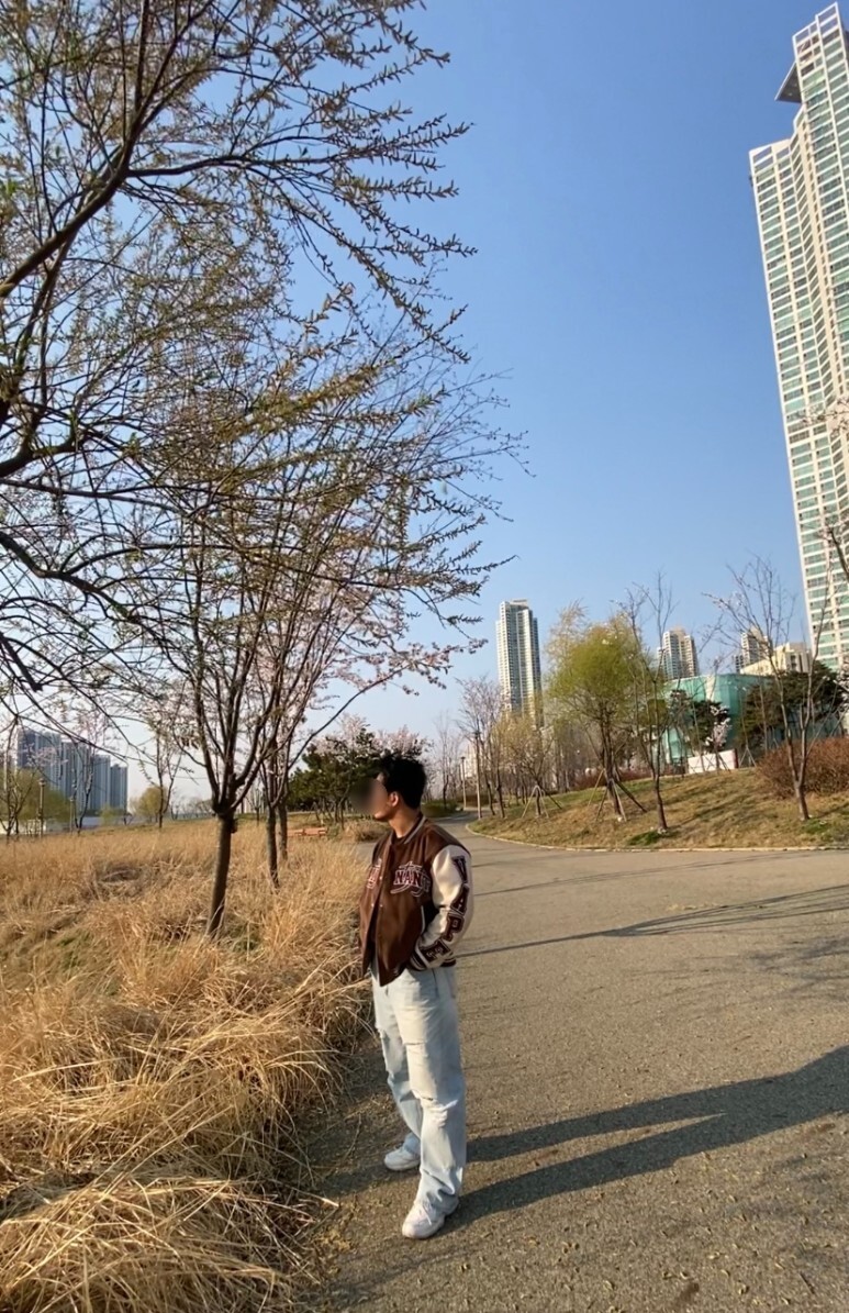 데일리룩(오뭘입)_도미넌트 야구점퍼 바시티 스타디움 재킷, 어커버 반팔, 에러스익셉티드 데미지 팬츠, 뉴발란스 608, 남자데일리룩, 남자데일리코디, 남자데일리패션, ootd