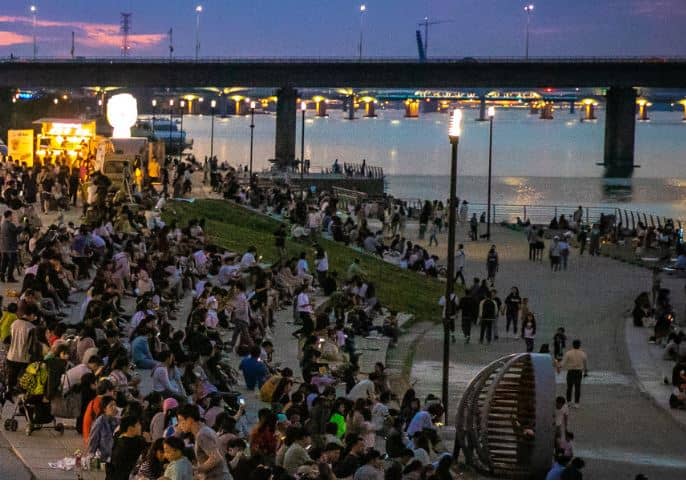 야시장 전경 한강배경