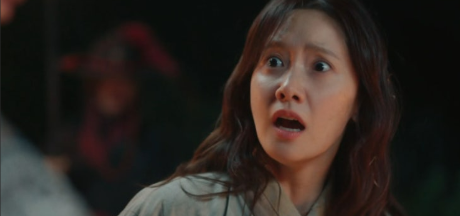 놀라는 표정의 임윤아 배우님