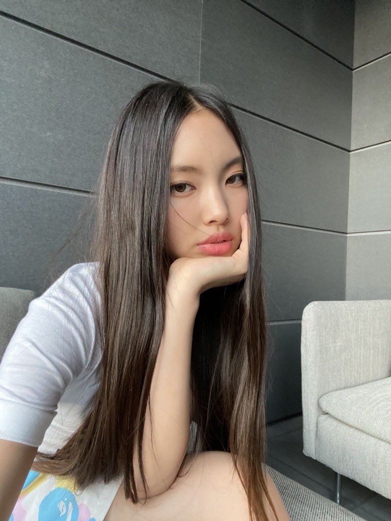 뉴진스 혜인 셀카