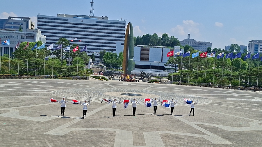 여군의장대-동작시범-04
