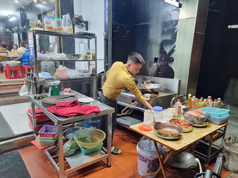 로컬-쌀국수-식당-주방