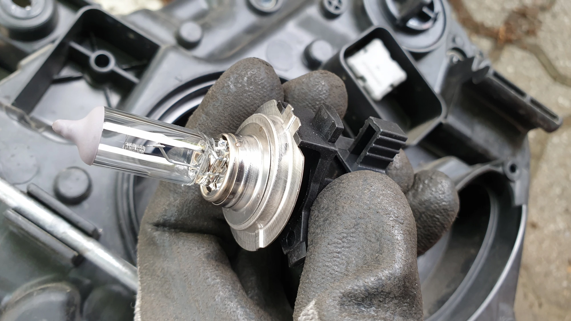 헤드라이트 램프 끼우는 방향