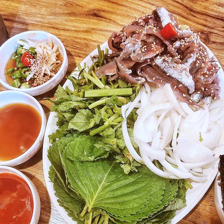 식객 허영만 백반기행 조성모 편 생 멸치회 정식 정성가득 계란말이 반찬 경주 맛집 소개