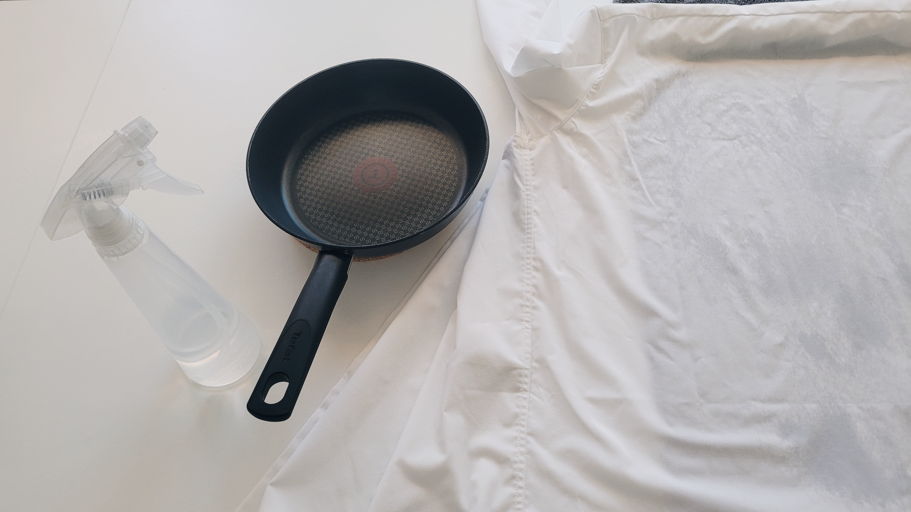 다리미 없을 때 셔츠 주름 펴기