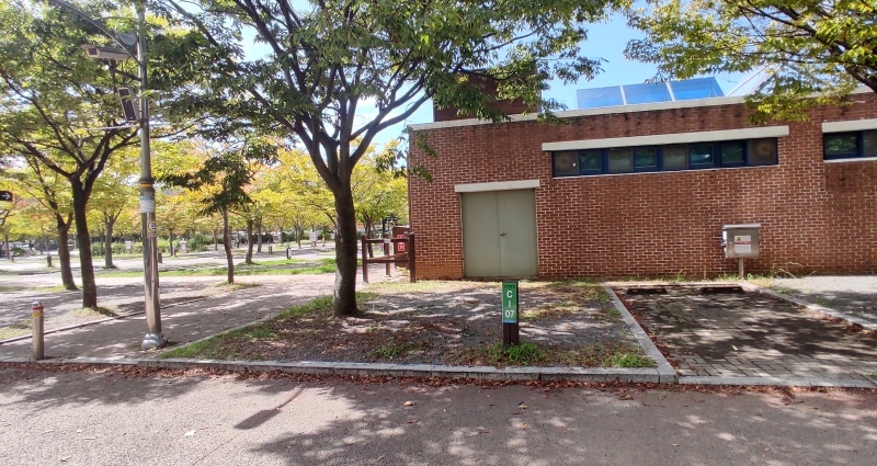 샤워장 뒤편인 C-07