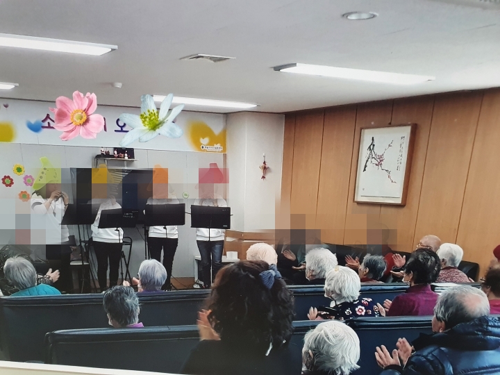 노인-노래-공연