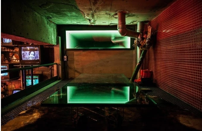 일본 사이버펑크 레스토랑, 해마로 만든 진공 포장 버거와 사케 제공 Cyberpunk Restaurant in Japan Serves Vacuum-Packed Burgers and Sake Made From Seahorses