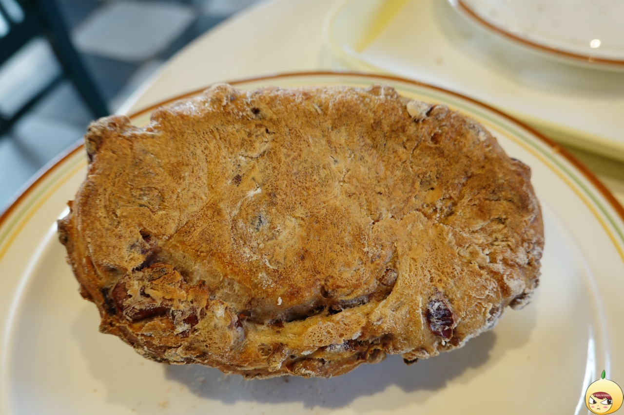 무화과호밀빵 뒷면