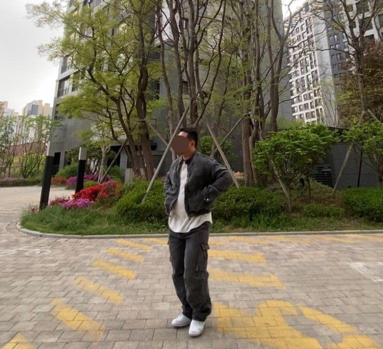 데일리룩('26. 4. 23.)디미트리블랙 VLAD 워시드데님 바이커 재킷, 유니클로 와플헨리넥 티셔츠, 디미트리블랙 VLAD 파라슈트 카고 데님팬츠, 나이키 코트 비전 로우