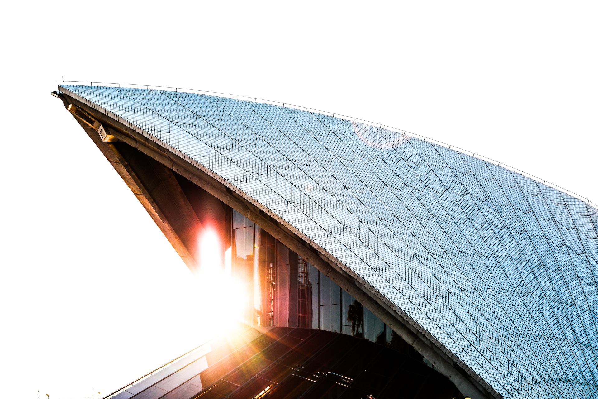 국내에서는 아파트의 일조량을 고려하여 건축 규정을 정하고 있습니다. 주거용 건축물의 경우, 일조권이 일정 이상 확보되도록 계획 및 설계하여야 합니다. 일조권 확보를 위해 건축물의 높이와 간격, 입면의 방향 등이 규정되어 있습니다.