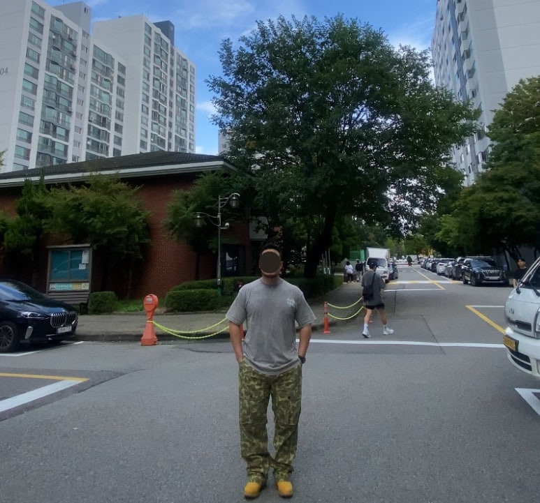 데일리룩('25. 10. 13.)크림소다랩 스톤워싱 피그먼트 티셔츠, 루미녹스 오렌지 블랙 3954, 브론슨 BRONSON M43 덕헌팅 카모 카고팬츠, 팀버랜드 6인치워커 옐로