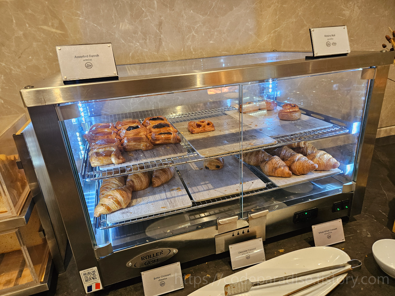 ํธํ
์ฌ์ง