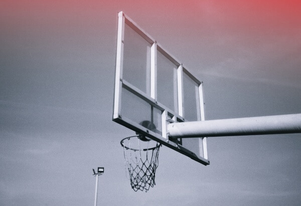 사람이-없는-농구-경기장