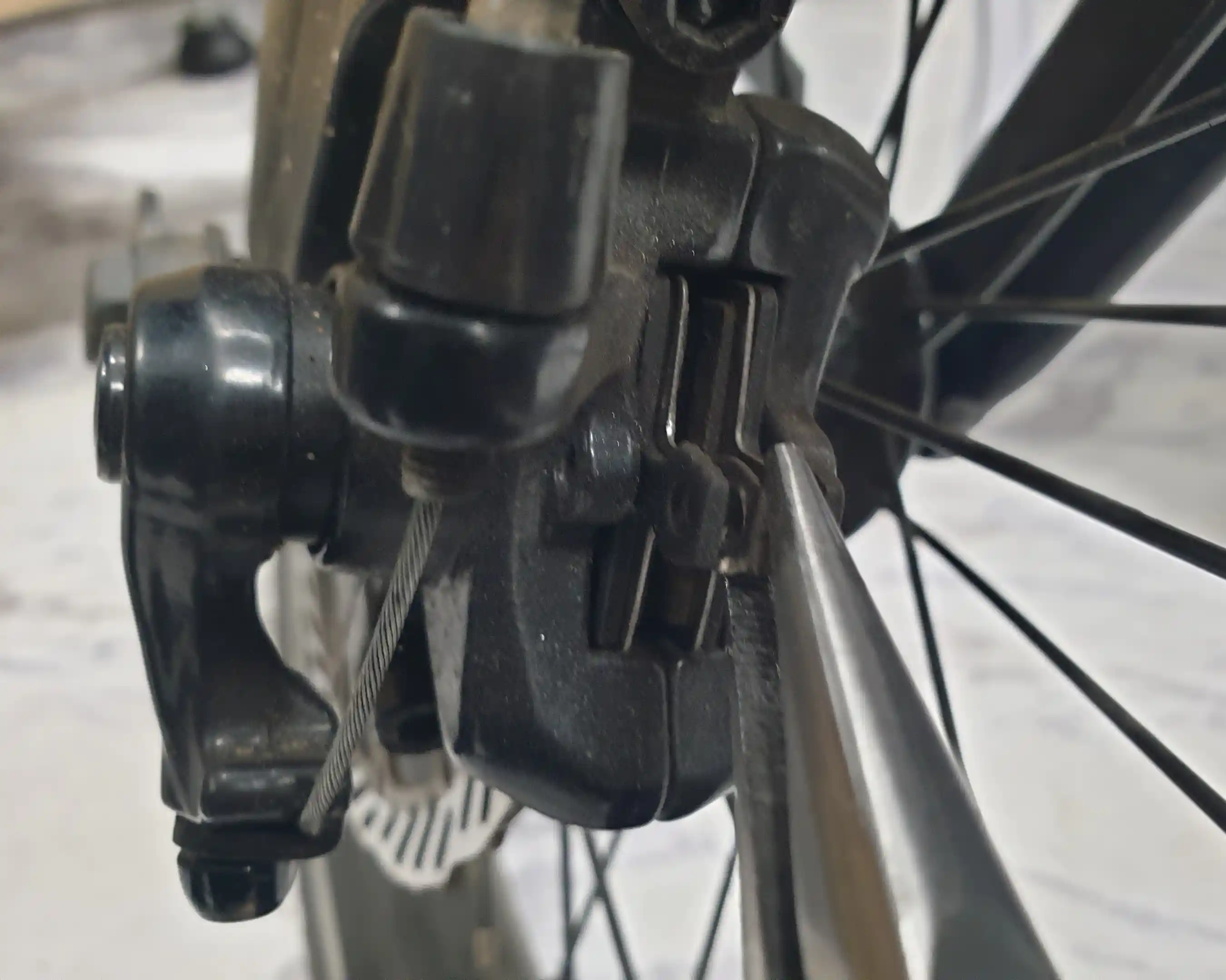 롱노우즈로 브레이크 뽑아내기