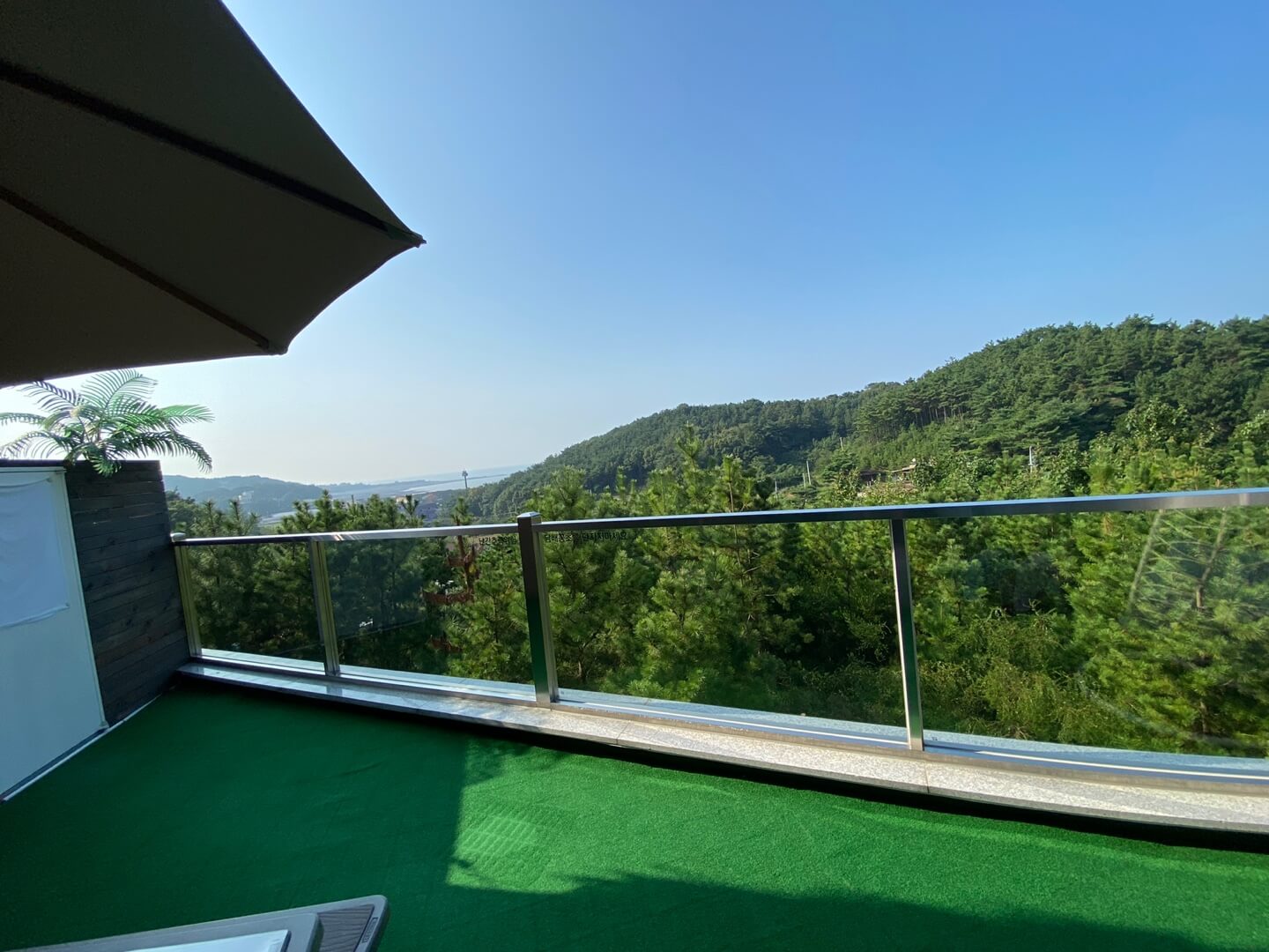 키즈비-풀빌라-테라스-이미지