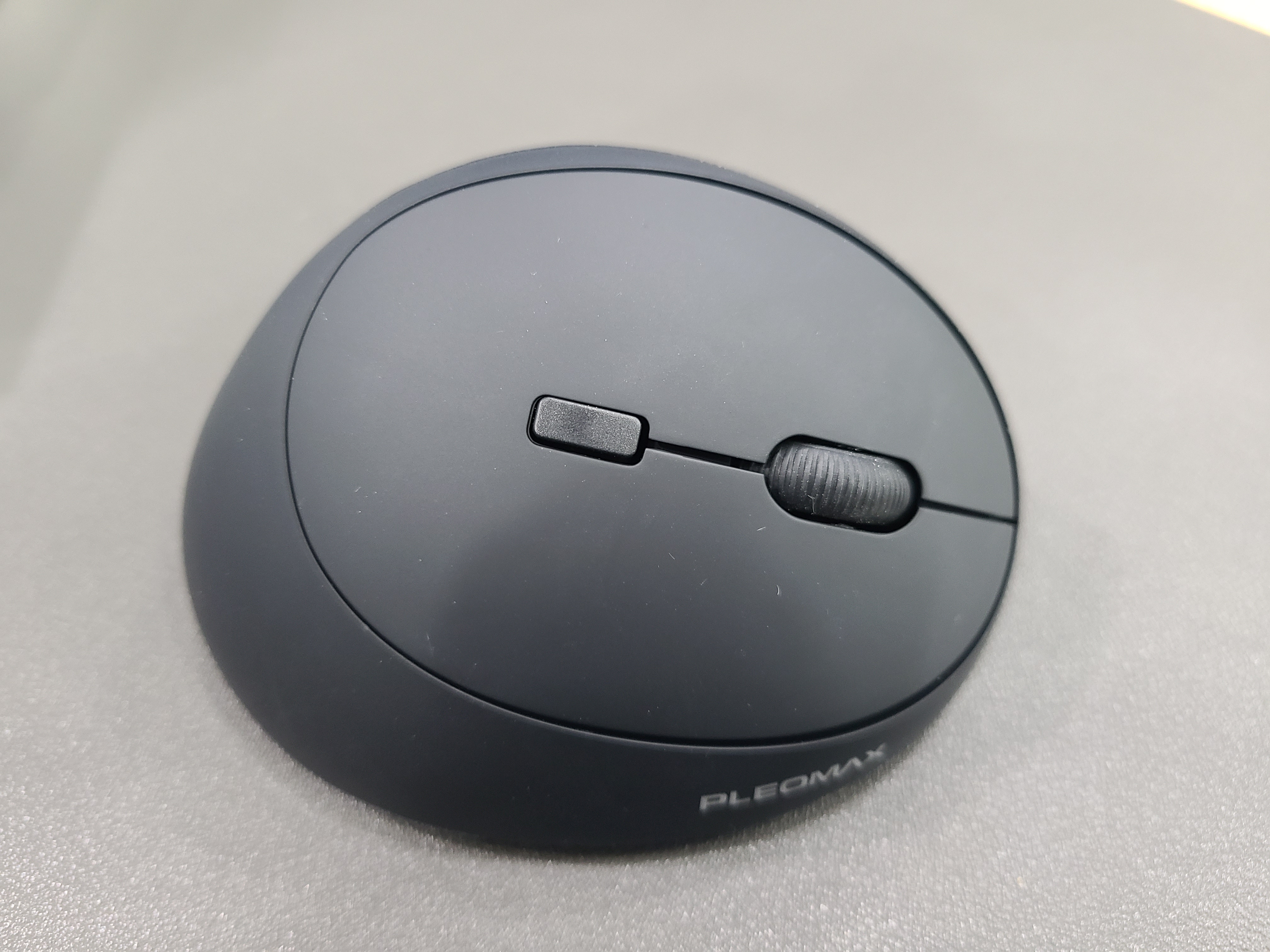 pleomax 버티컬 타입 무선 마우스 외관