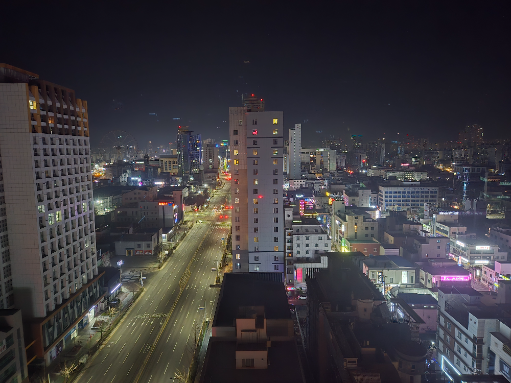 울산 스타즈호텔 야경뷰 – 창밖으로 보이는 도시 야경