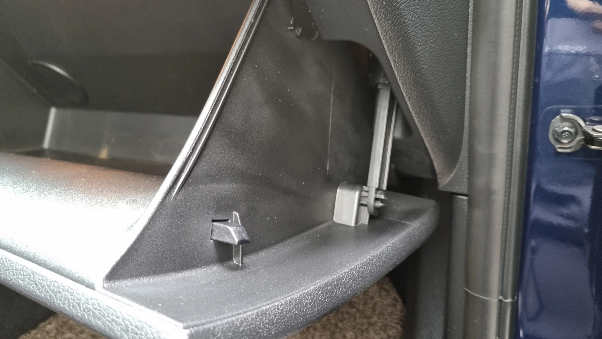 글로브박스 걸쇠