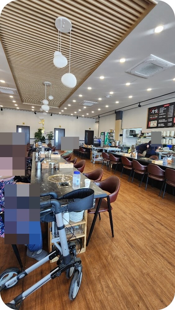 테이블이 있는 식당