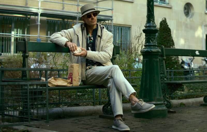 The Killer - 도심 벤치 위, 위장한 킬러의 침묵과 긴장감