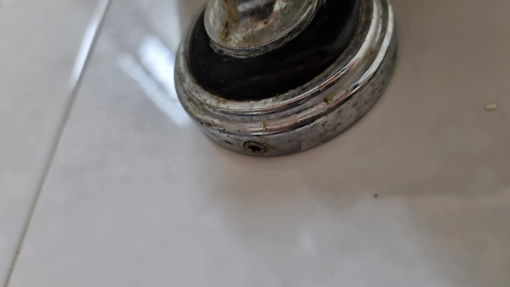 휴지걸이 고정볼트