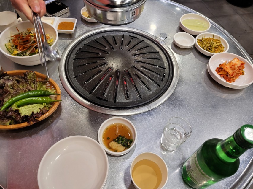 교문뒷고기 기본 상차림