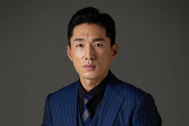 넷플릭스 무도실무관에서 최경사 역을 맡은 김율호