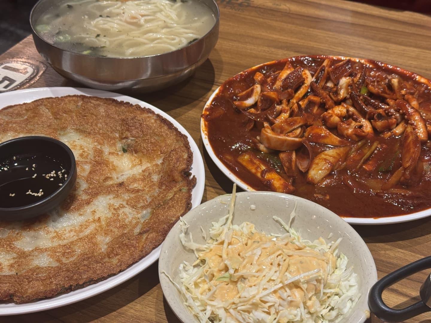 우리집팔당닭발 본점 – 불오징어와 칼국수의 중독적 조화!