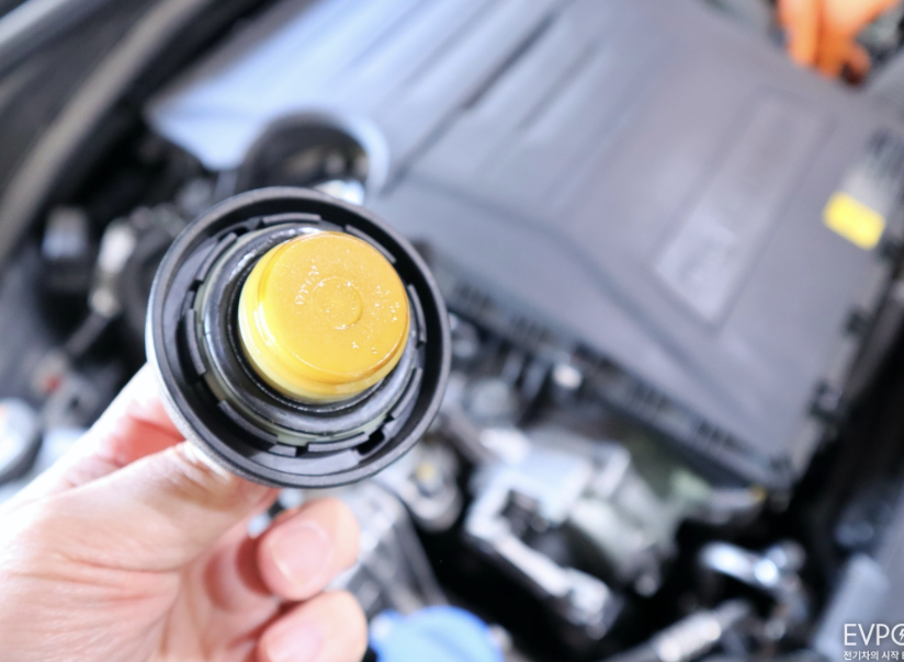 자동차 엔진오일 교환주기 및 교환비용 알아보기