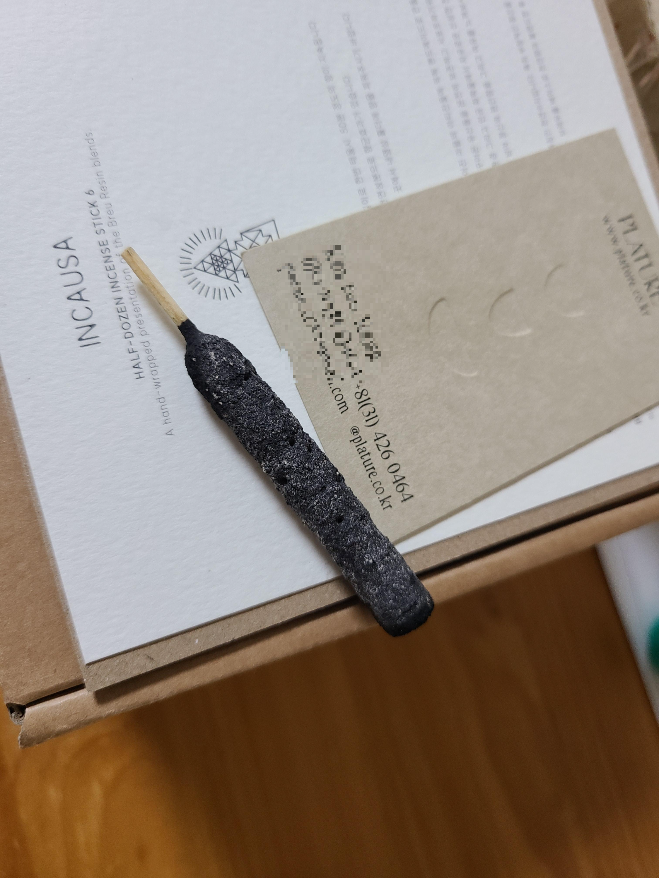 인센스를 중간에 꺼서 짧아진 모습