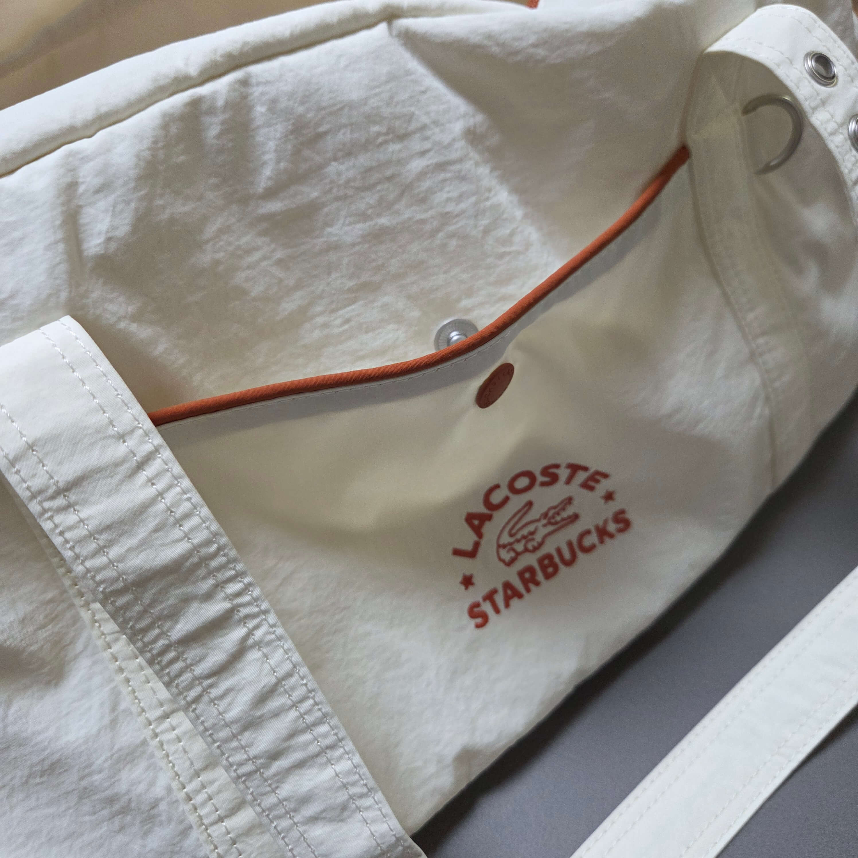 스타벅스 프리퀀시 라코스테