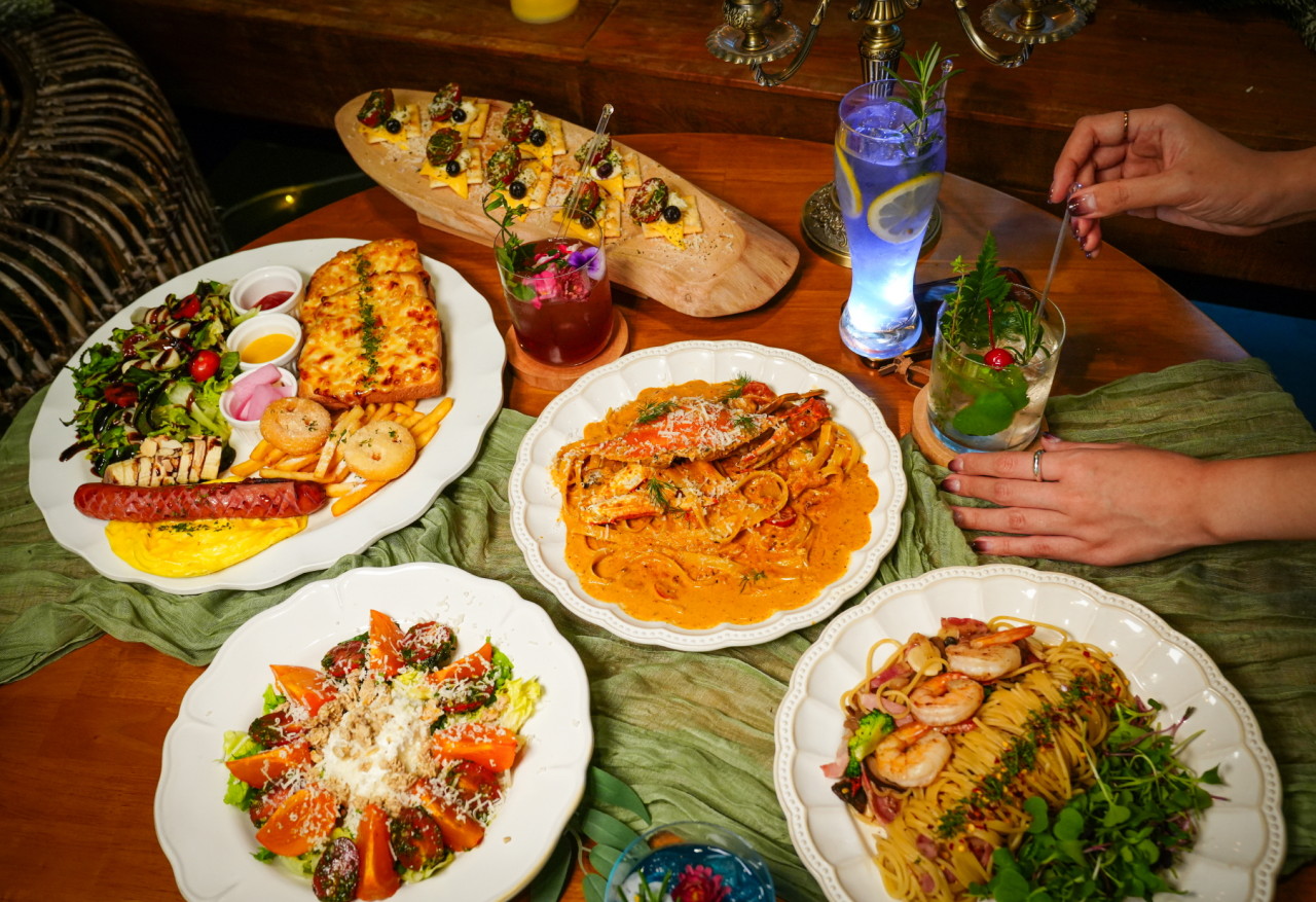 퍼플패치 카페 & 브런치 펍