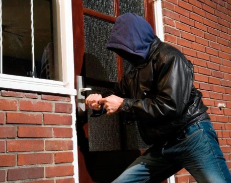 도둑이 남의 집에 들어가는 꿈을 꾸었다면