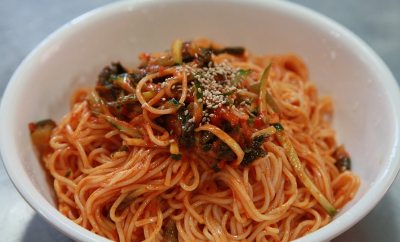 야식이 너무 땡긴다, 이럴 땐 김치 비빔국수